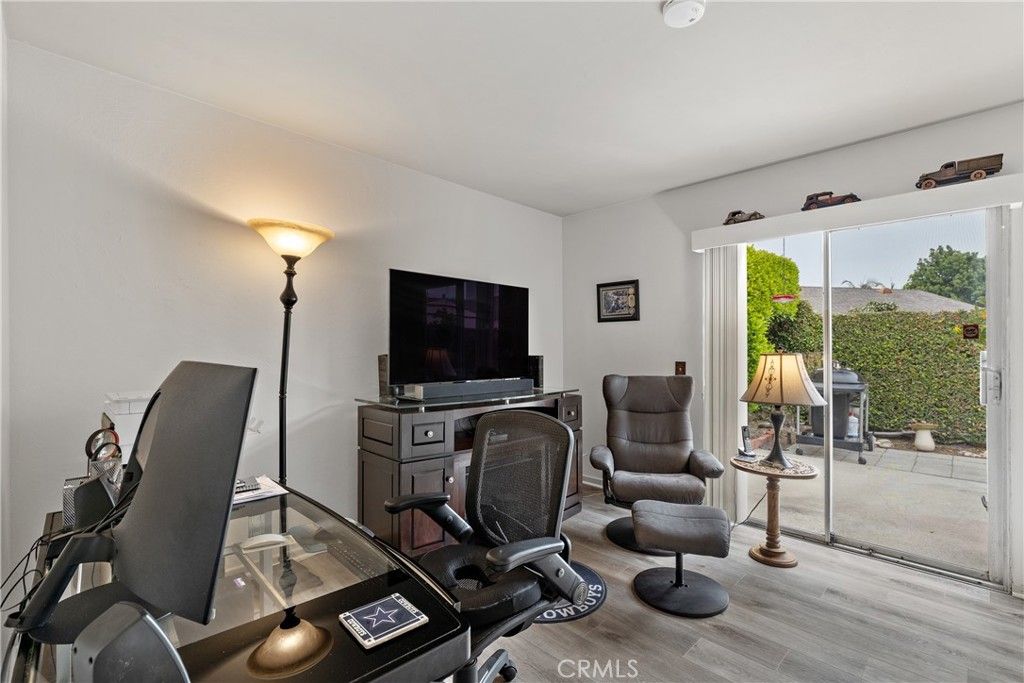 listing image 130726970186083322222