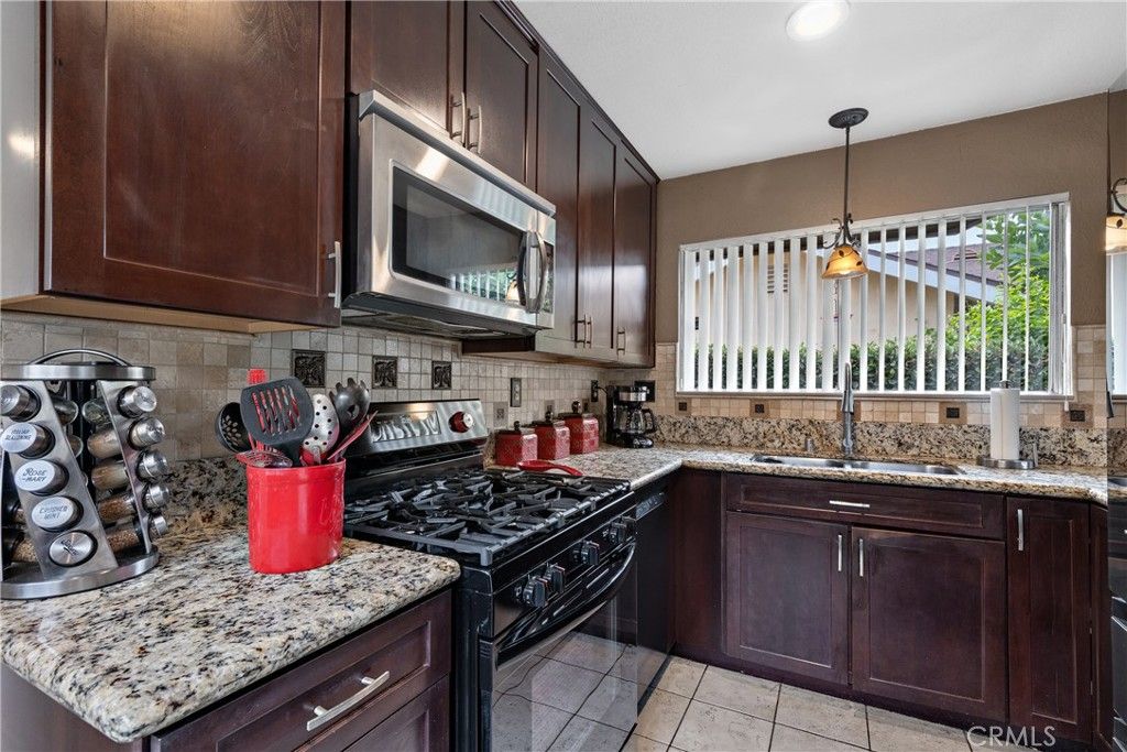 listing image 130726340882286898027