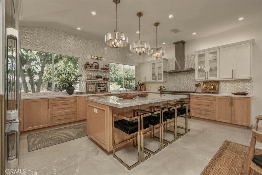 Photo of 5124 Boda Place, Woodland Hills, CA 91367 (MLS # SR26057112)