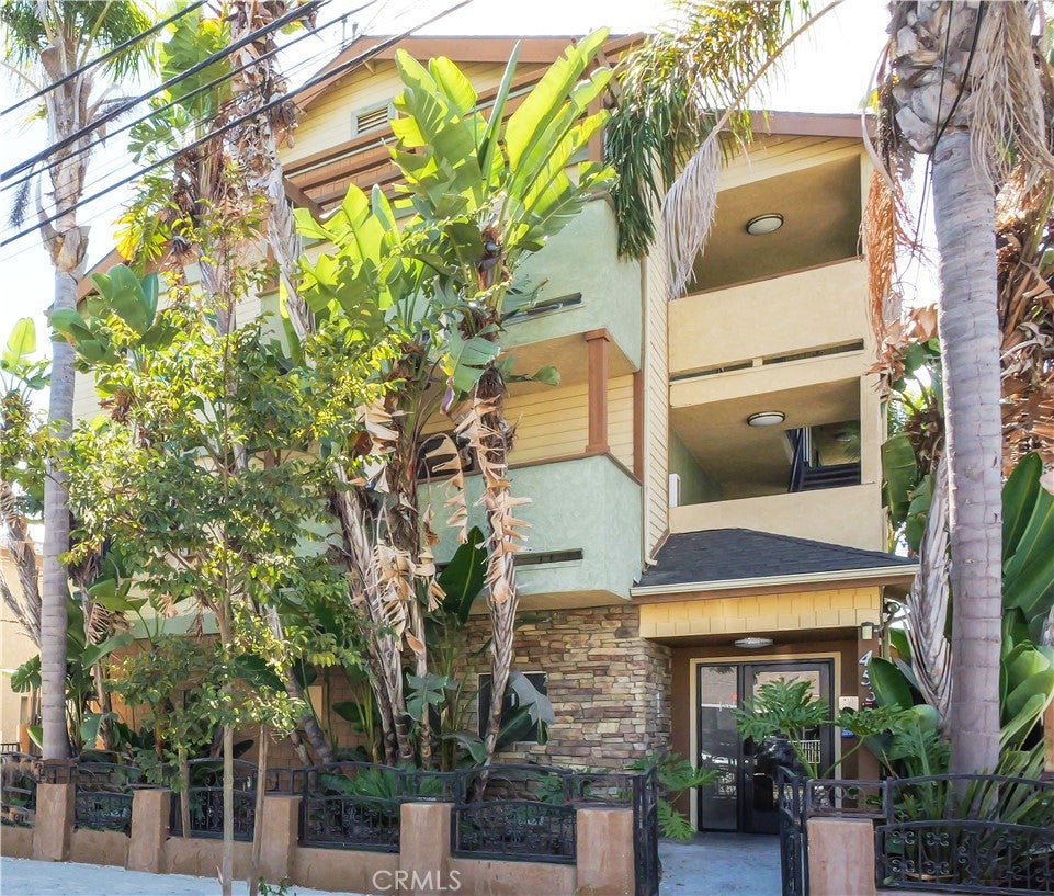 453 Almond Avenue 6