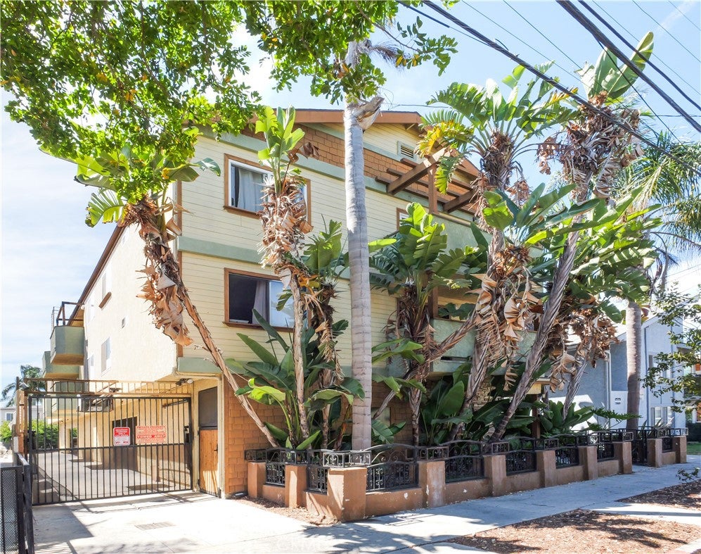 453 Almond Avenue Ave