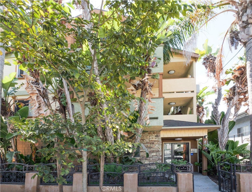 453 Almond Avenue 6