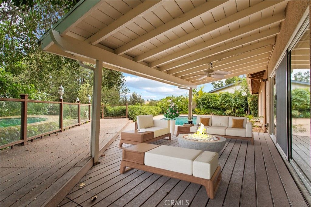 Photo of 4616 COYLE Pl, Woodland Hills, CA 91364 (MLS # SR25189059)