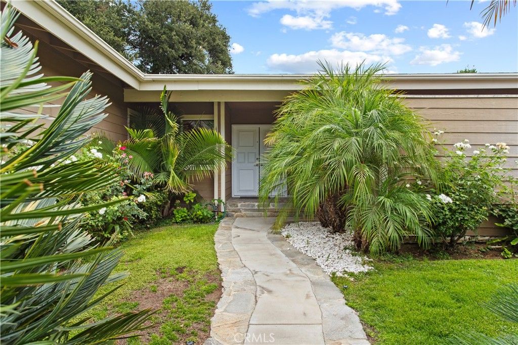 Photo of 4616 COYLE Pl, Woodland Hills, CA 91364 (MLS # SR25189059)