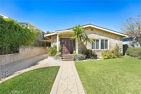 Photo of 4313 Rhodes Ave, Studio City, CA 91604 (MLS # DW26062647)