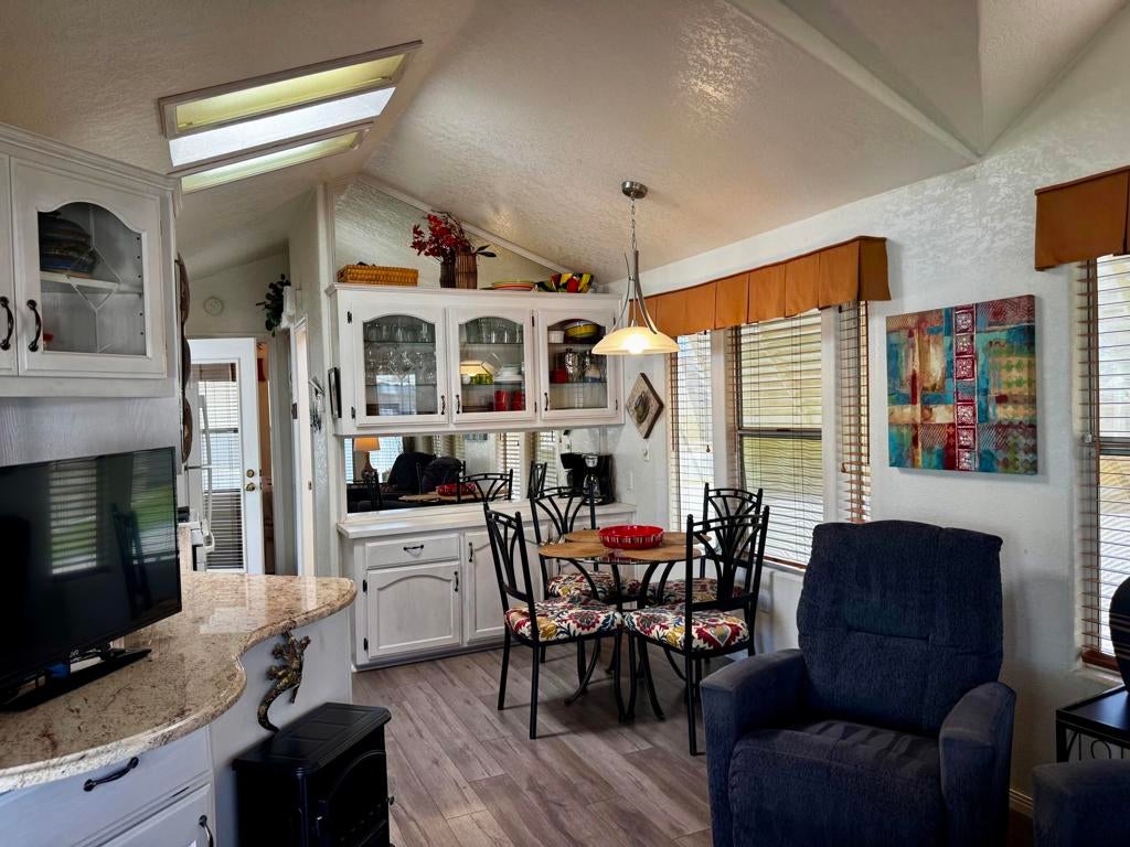 84136 Avenue 44 202