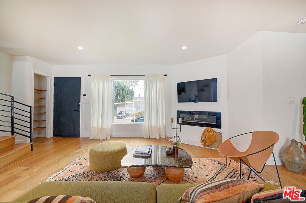 Photo of 885 Kincaid Avenue, Inglewood, CA 90302 (MLS # 25618671)