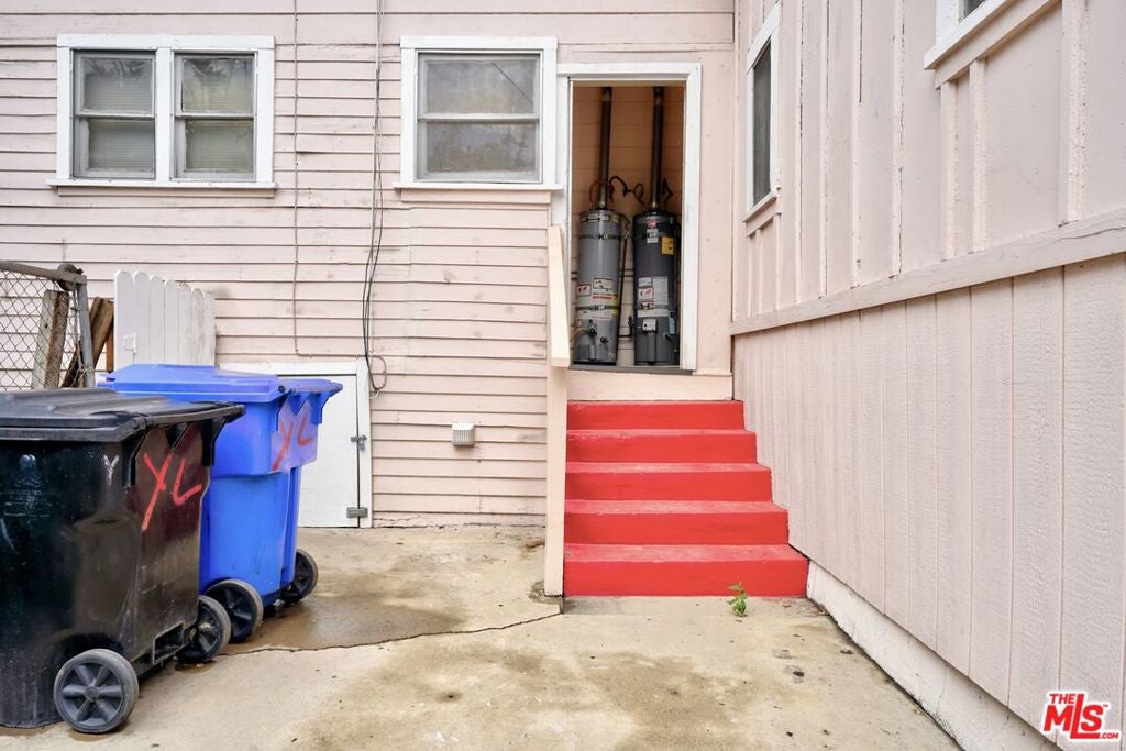3422 N Broadway
