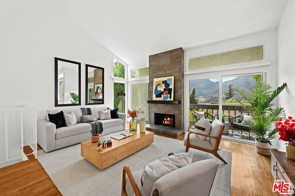 Photo of 1700 Palisades Drive, Pacific Palisades, CA 90272 (MLS # 25593245)