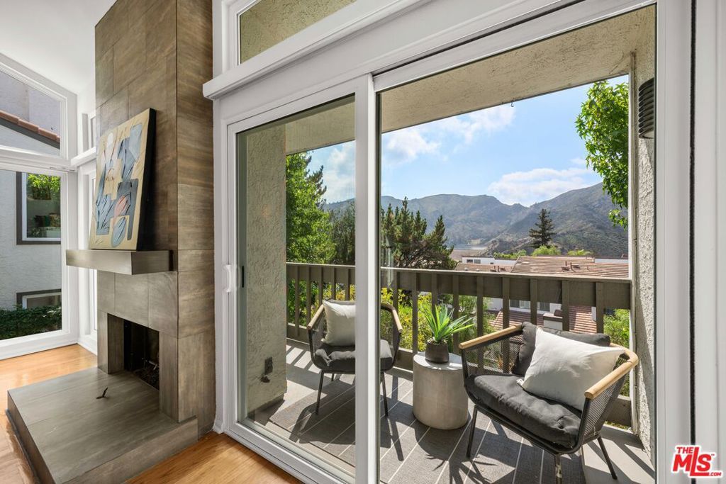 Photo of 1700 Palisades Drive, Pacific Palisades, CA 90272 (MLS # 25593245)