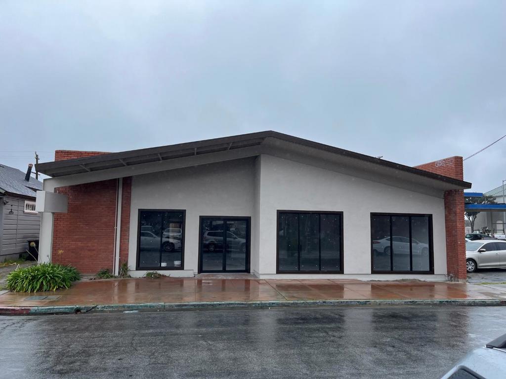 Mahoney & Associates is pleased to present to the market 10 Katherine Ave. in Salinas, California. The property's desirable South Main St. location offers versatile zoning, perfect for a range of businesses seeking to establish or expand their presence. Formerly home to Century 21, the building has been vacant since 2019. The front Mid-Century facade adds to the property's appeal, making it an attractive option for tenants and investors alike.