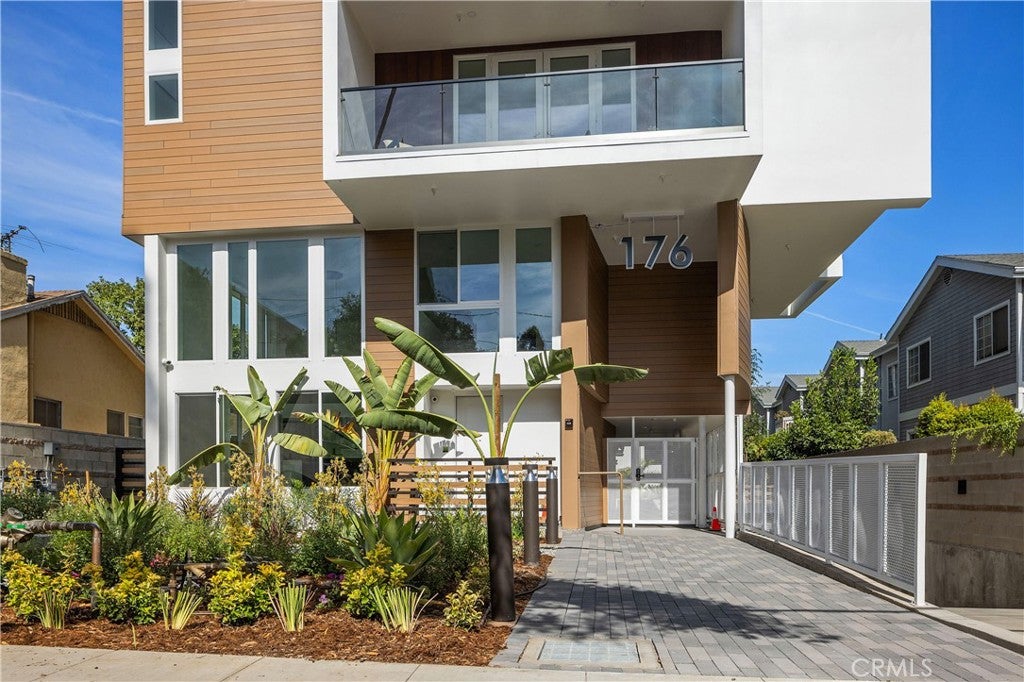176 N Catalina Avenue 403