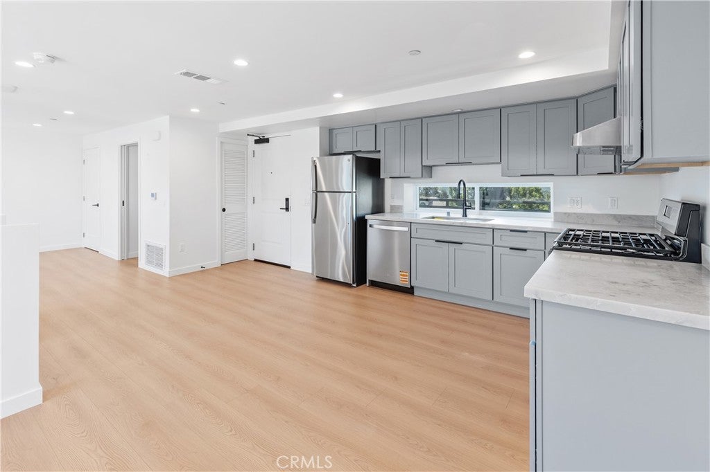 176 N Catalina Avenue 403