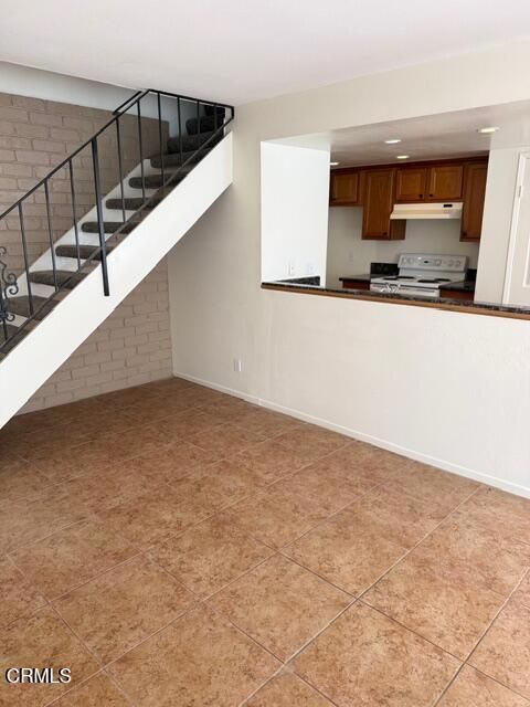 Photo of 1156 Chalmette Avenue, Ventura, CA 93003 (MLS # V1-35437)