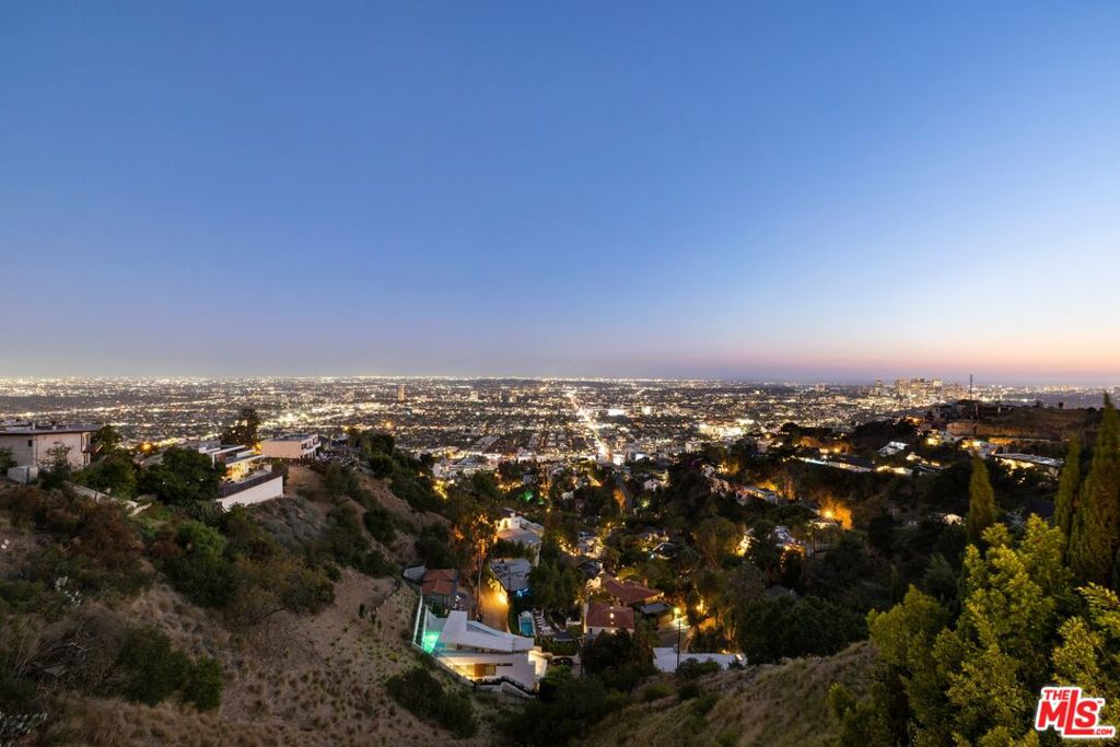 8446 Grand View Drive