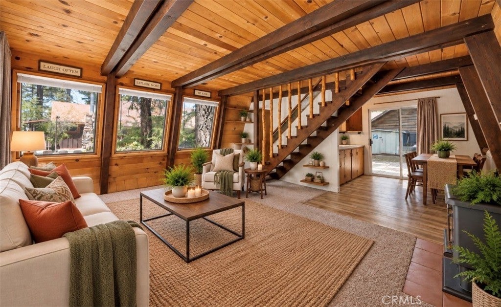 327 W Country Club