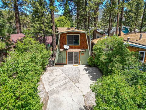 Photo of 327 W Country Club BLVD, Big Bear City, CA 92314 (MLS # CV26106835)