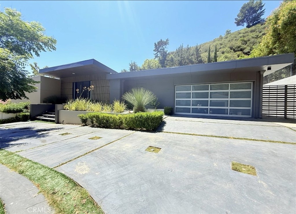 Properties 1 1801 Roscomare Road