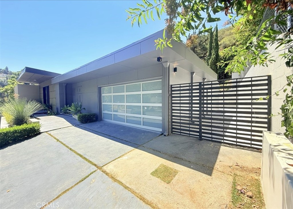 Properties 2 1801 Roscomare Road