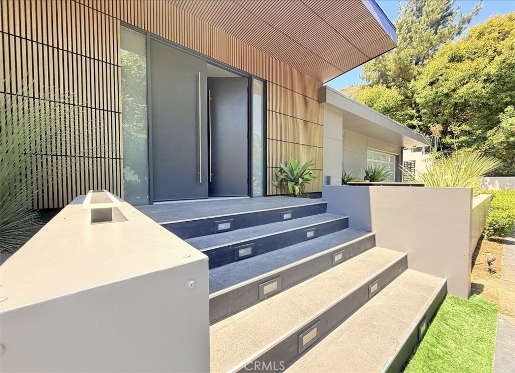 Properties 3 1801 Roscomare Road