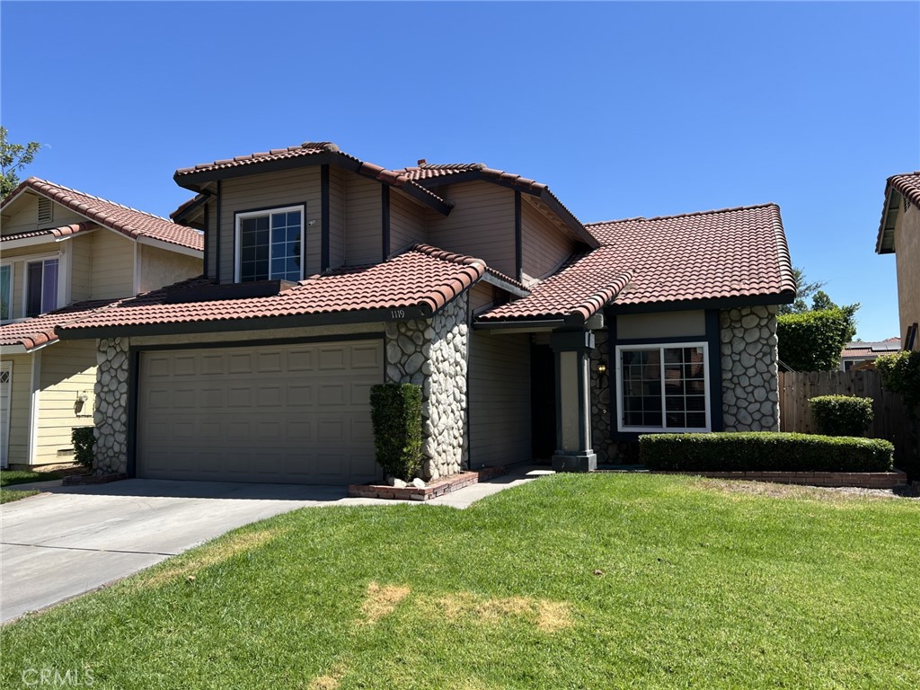 Main image without alt text