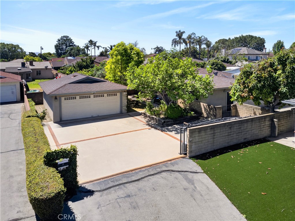 9686 LIVE OAK Avenue