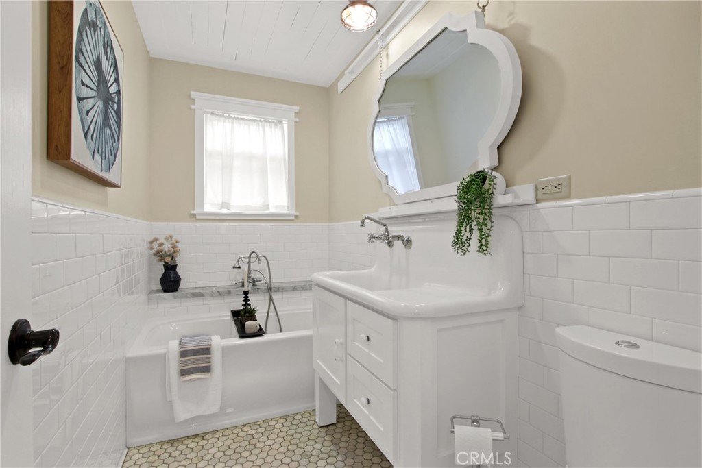 Artcraft Manor (AM) - Residential