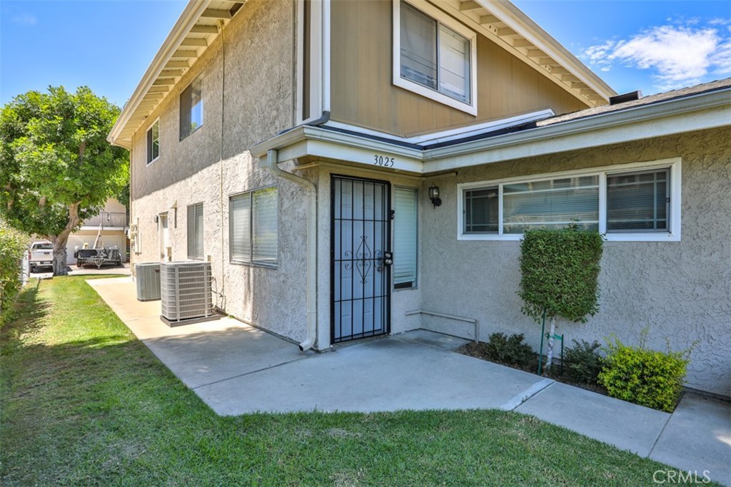 Discover Comfort, Convenience, and Charm in Villa La Verne
This beautifully situated 2-bedroom, 1-bath corner-unit townhome is tucked within the highly desirable Villa La Verne community. Perfectly positioned just a short stroll from Las Flores Park and Historic Downtown La Verne, it offers peaceful greenbelt views and quick access to tennis and pickleball courts, the La Verne Aquatic Center, playgrounds, and picnic areas.
Flooded with natural light, the inviting living room flows into a thoughtfully designed kitchen with durable laminate wood flooring—both stylish and easy to maintain. Upstairs, you’ll find two spacious bedrooms, including a primary with a generous walk-in closet.
Families will appreciate proximity to award-winning schools, while commuters and adventurers alike will love being just minutes from the University of La Verne, Old Town La Verne, movie theaters, and scenic Marshall Canyon Trail.
The HOA covers insurance, water, trash, exterior building upkeep, grounds maintenance, and pool access—providing true low-maintenance living.
Come see why this home is the perfect blend of comfort, community, and convenience—before it’s gone!