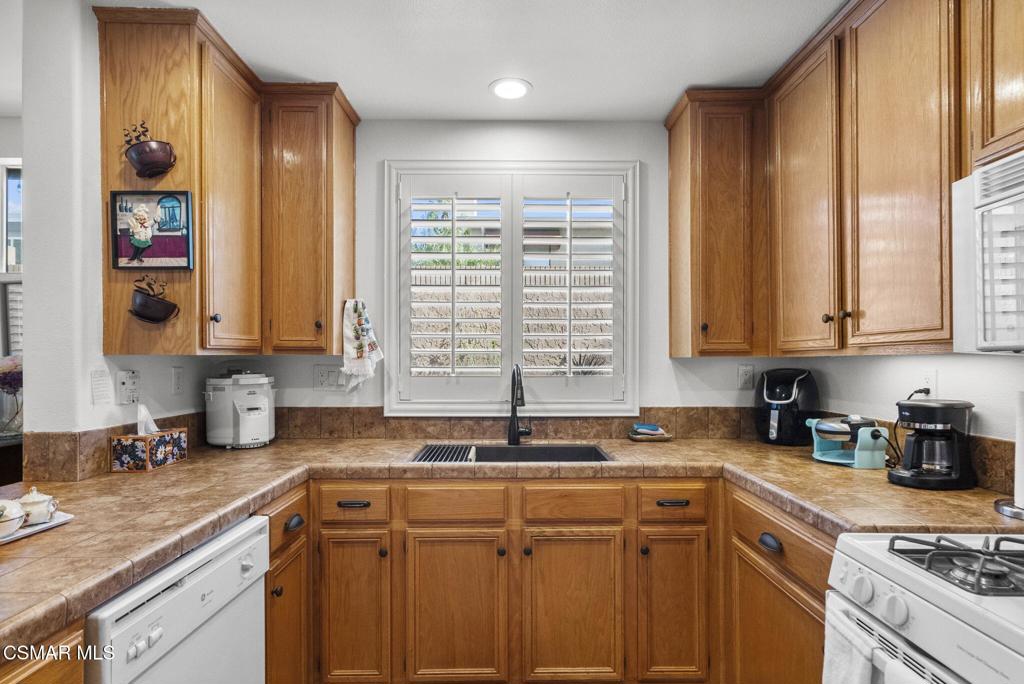 Paseo de Flores-505 - 1005142 - Residential