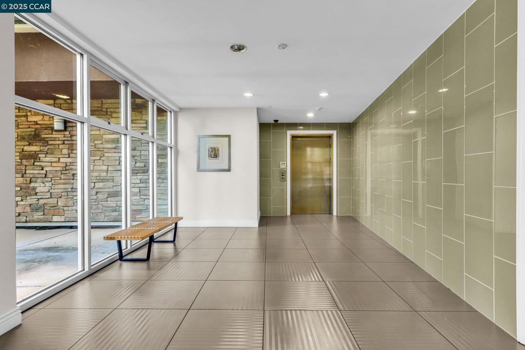 CREEKSIDE - Residential Lease