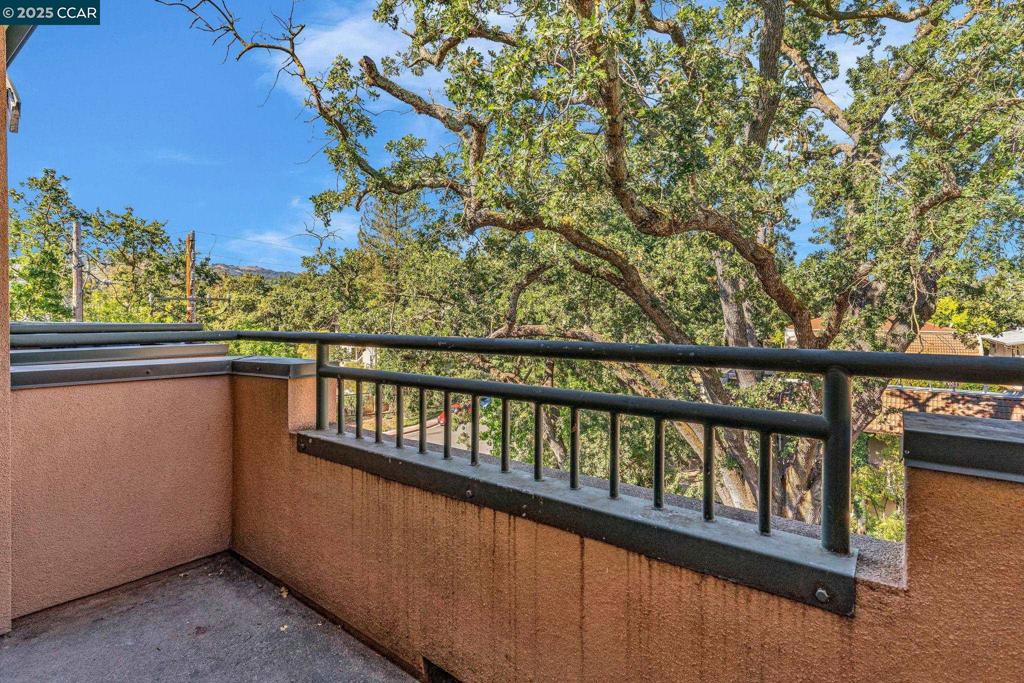 CREEKSIDE - Residential Lease