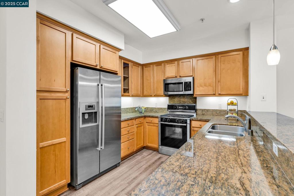 CREEKSIDE - Residential Lease