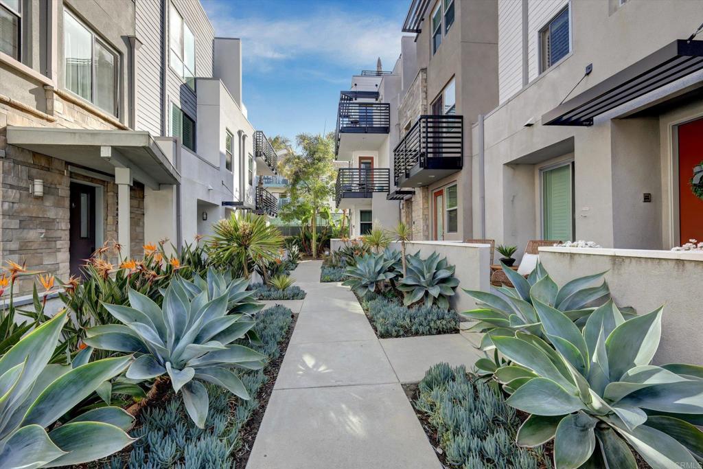 1570 Vista Del Mar Way 4