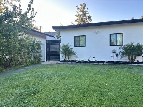 Photo of 6432 Farralone Ave Ave, Woodland Hills, CA 91303 (MLS # SR25253226)