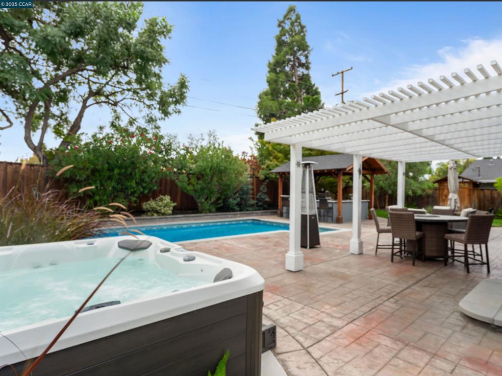 YGNACIO WOODS - Residential