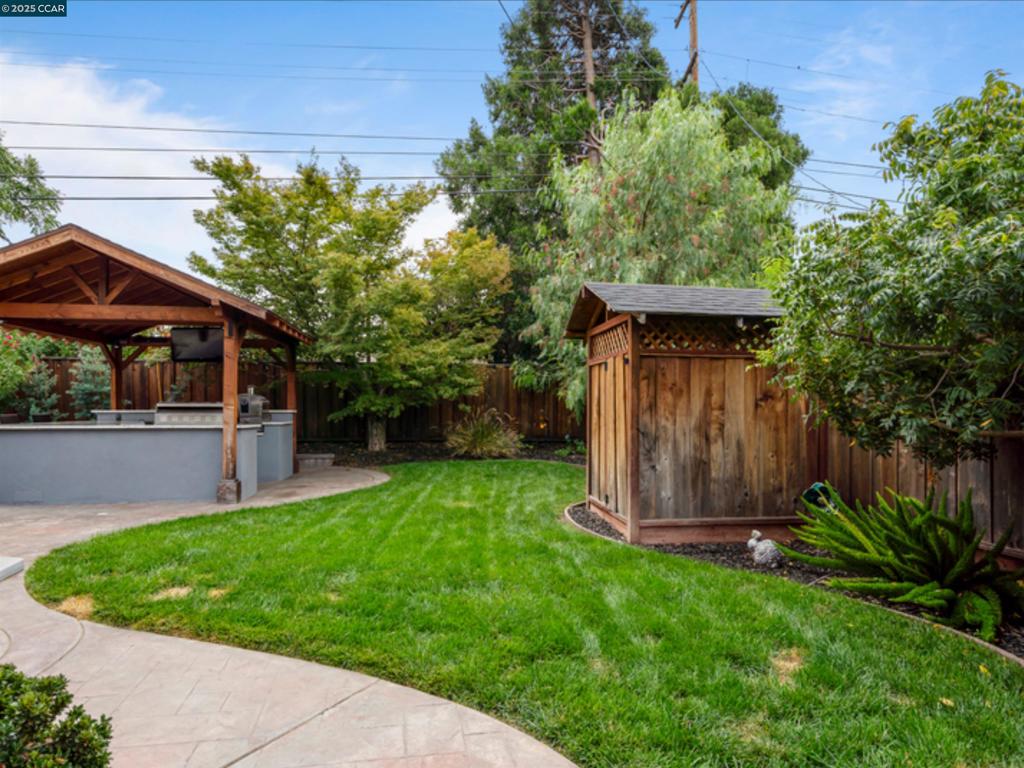 YGNACIO WOODS - Residential