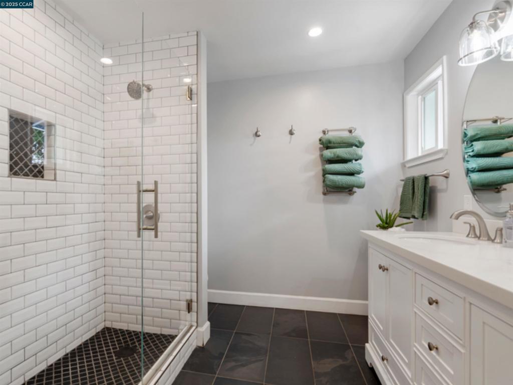 YGNACIO WOODS - Residential