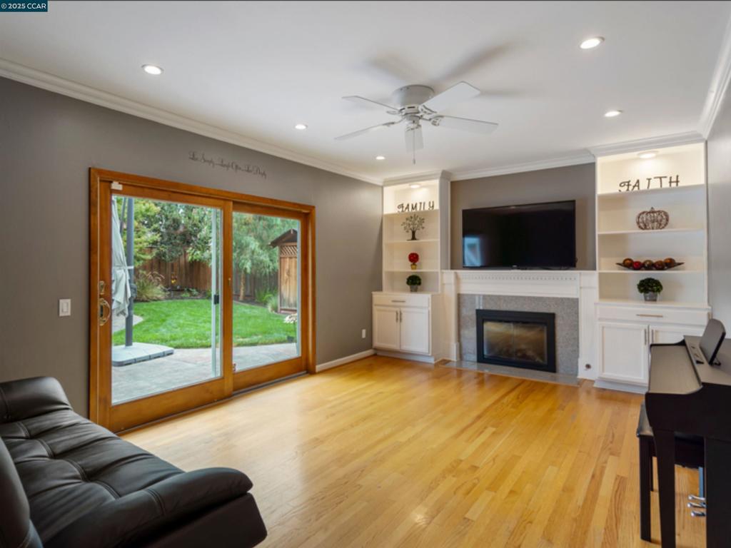 YGNACIO WOODS - Residential
