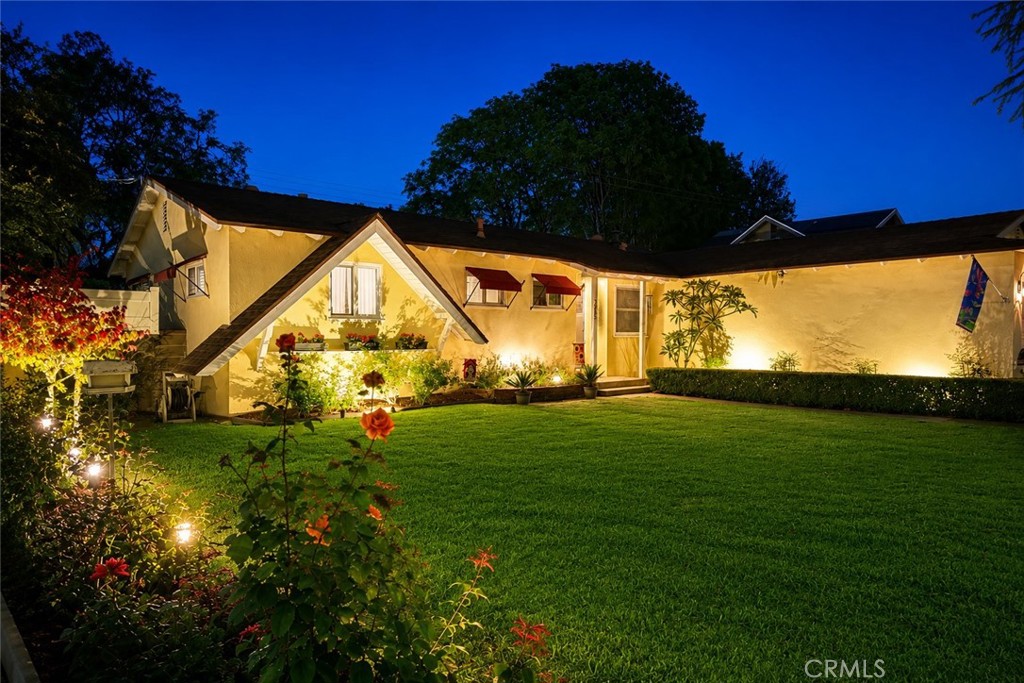 2415 E Oakmont