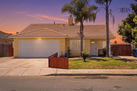 Photo of 1015 Eagle Drive, Salinas, CA 93905 (MLS # ML82049379)