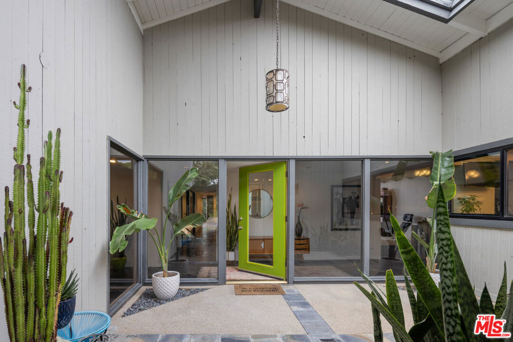 4240 N Virginia Vista