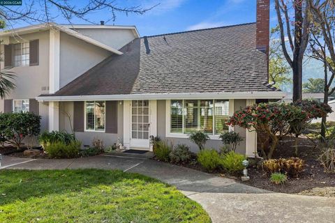 Photo of 18 Miramonte Dr Dr, Moraga, CA 94556 (MLS # 41123256)