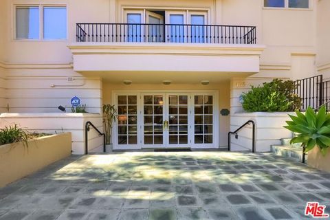 Photo of 435 Arnaz Drive #304, Los Angeles, CA 90048 (MLS # 22183835)