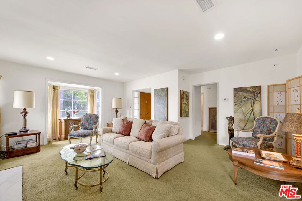 8431 E Hermosa Drive