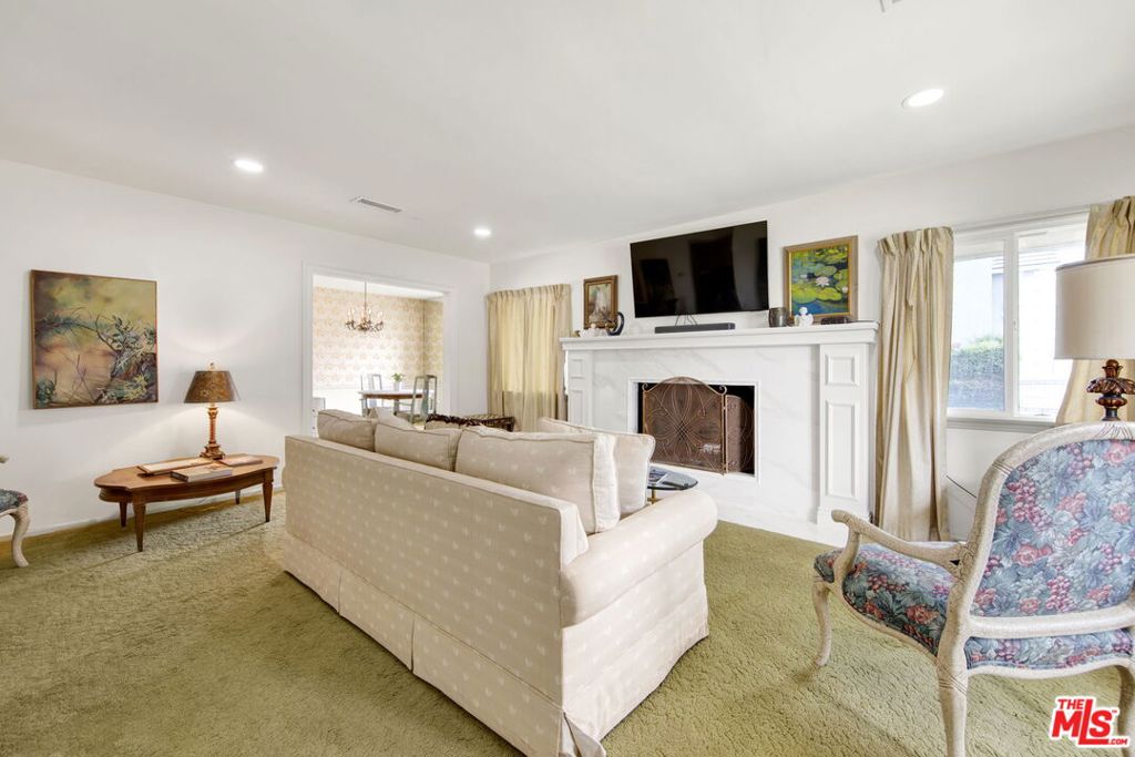8431 E Hermosa Drive