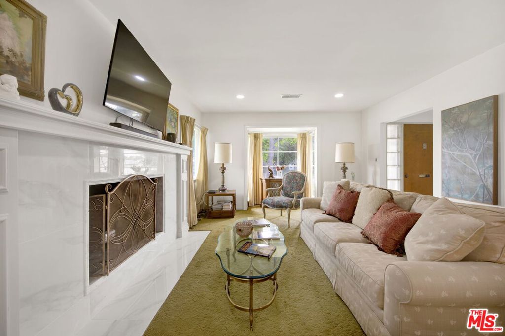 8431 E Hermosa Drive
