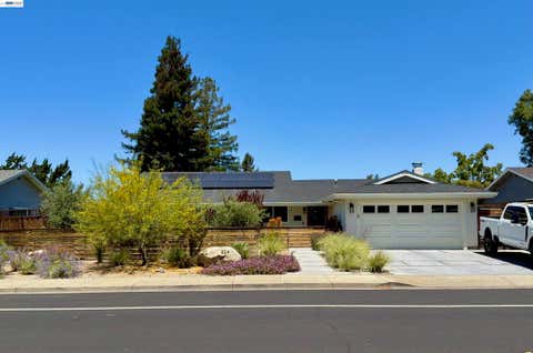 Photo of 824 Alden Ln Ln, Livermore, CA 94550 (MLS # 41140448)