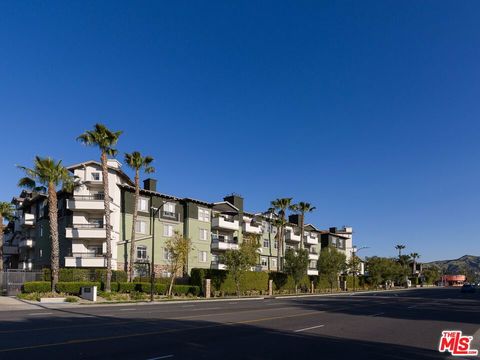 Photo of 1901 N Buena Vista Street #02-109, Burbank, CA 91504 (MLS # 25620511)