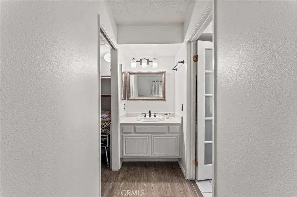 Canyon Country, California 91351, United States, 2 Bedrooms Bedrooms, ,2 BathroomsBathrooms,Residential,Pending,221292