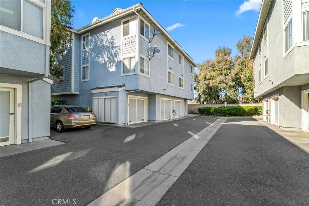 Canyon Country, California 91351, United States, 2 Bedrooms Bedrooms, ,2 BathroomsBathrooms,Residential,Pending,221292